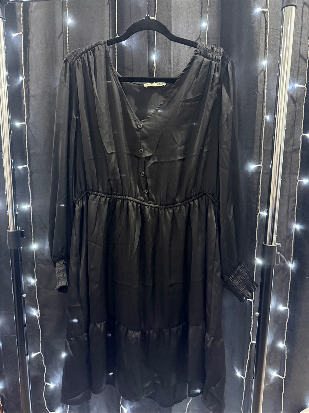 Women's Black Long-Sleeve V-Neck Tiered Dress